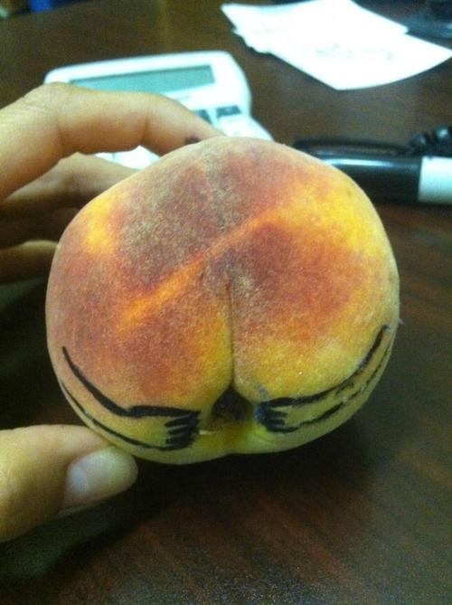 goatse-peach-drawn-sharpie-goat-man-13598620560.jpg