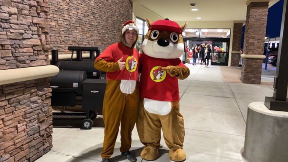 bucees_mascot_fan_ky_0420