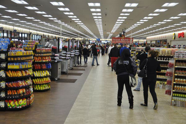 121714-ktrk-baytown-bucees-51.jpg