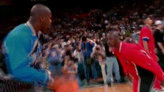 Shaquille-ONeal-and-Michael-Jordan-Play-One-on-One-at-All-Star-Game-Shootaround.gif